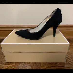 MICHEAL Kors suede pumps